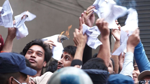 उधारो सहमति मान्य नहुने भन्दै अनेरास्ववियूले जलायो सहमति पत्र